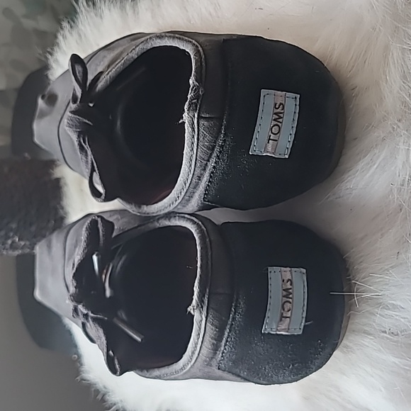 Mens Toms shoes size 8.5 - Picture 2 of 4